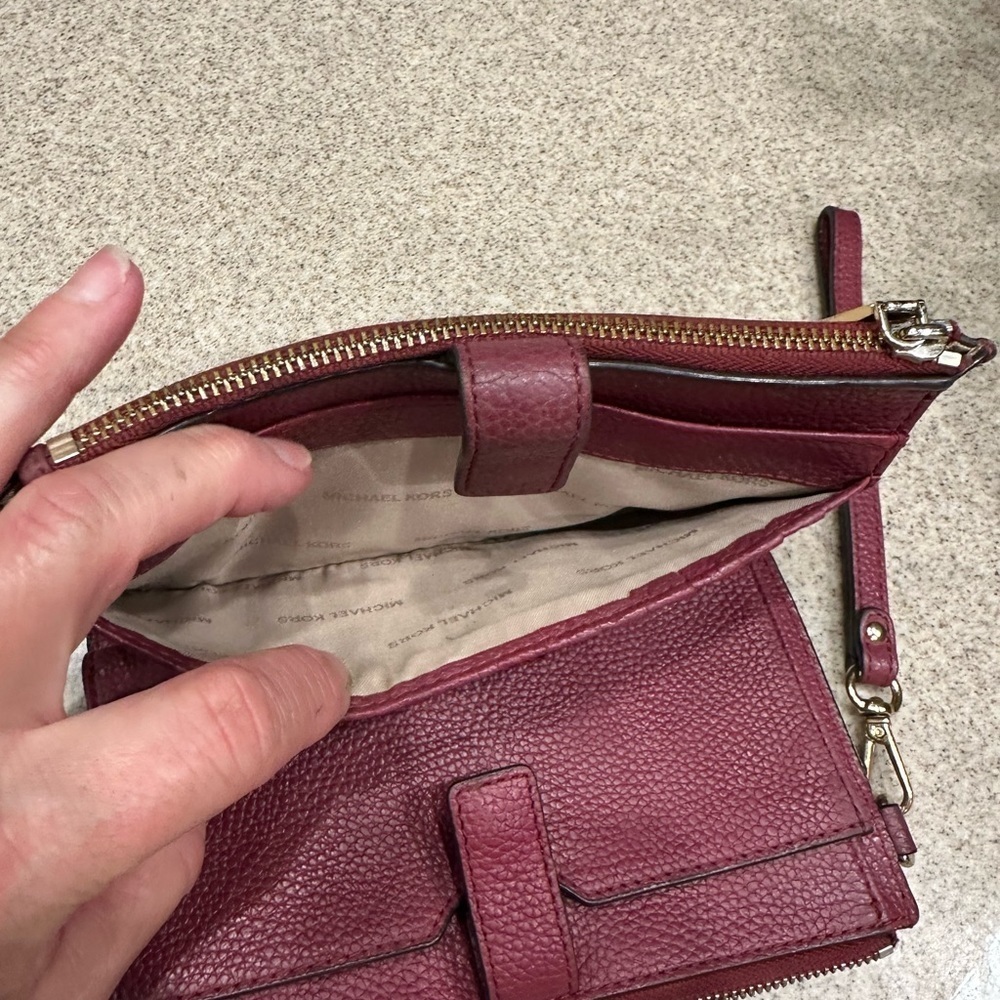 Michael Kors Adele Leather Smartphone Wallet - Picture 9 of 11